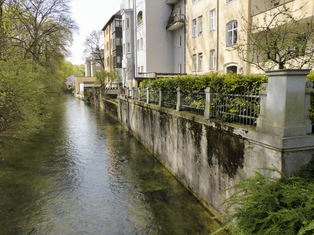 découvrez tout ce qu'il faut savoir sur les murs de soutènement : leur fonctionnement, les matériaux utilisés et les conseils d'installation pour garantir la sécurité et l'esthétique de vos aménagements extérieurs.