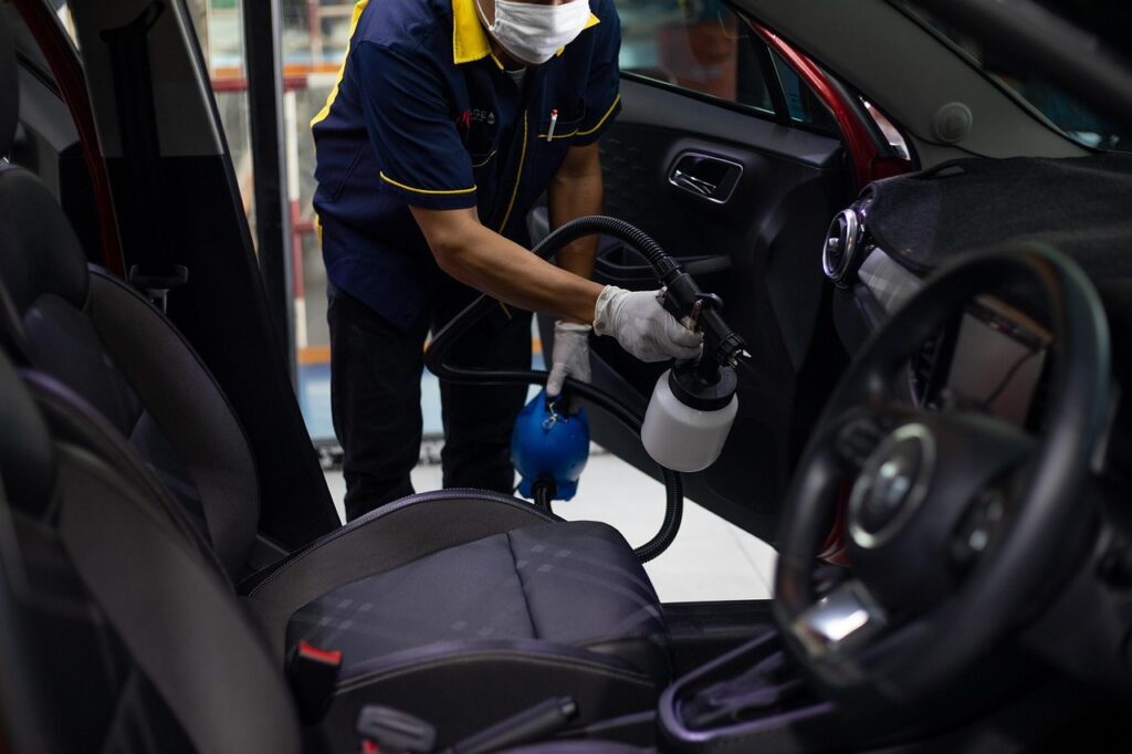 offrez à l'intérieur de votre voiture un nettoyage professionnel de la sellerie pour un environnement propre et rafraîchissant. notre service de nettoyage de sellerie automobile élimine les taches, les odeurs et la saleté, redonnant à vos sièges un aspect neuf. contactez-nous pour redonner vie à votre véhicule !