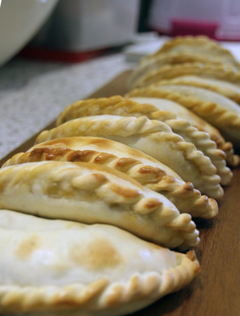 découvrez nos délicieuses empanadas faites maison, garnies de saveurs authentiques pour un voyage culinaire irrésistible.